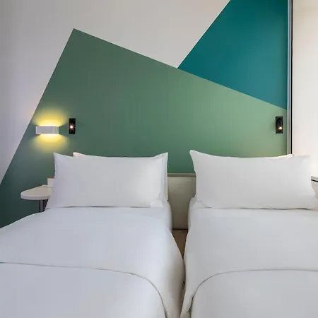 Tru By Hilton Hoa Binh City Centre Exterior photo